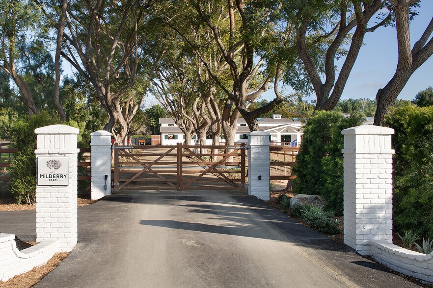 16147 Via De Santa Fe, Rancho Santa Fe, CA à vendre - Photo de l’immeuble – Image 3 sur 11