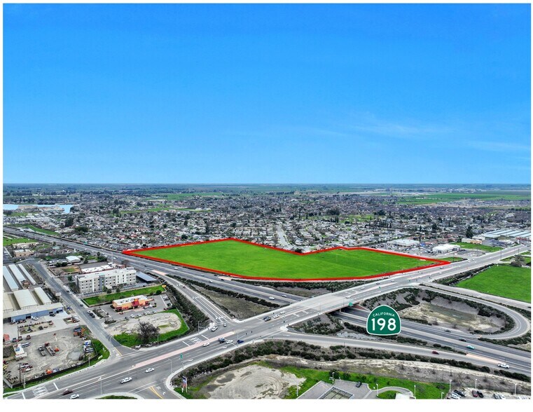 10715 12th Ave, Hanford, CA à vendre - Photo de l’immeuble – Image 3 sur 6
