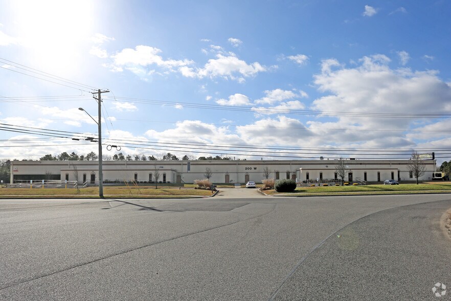 200 W Parkway Dr, Egg Harbor Township, NJ à louer - Photo de l’immeuble – Image 2 sur 20