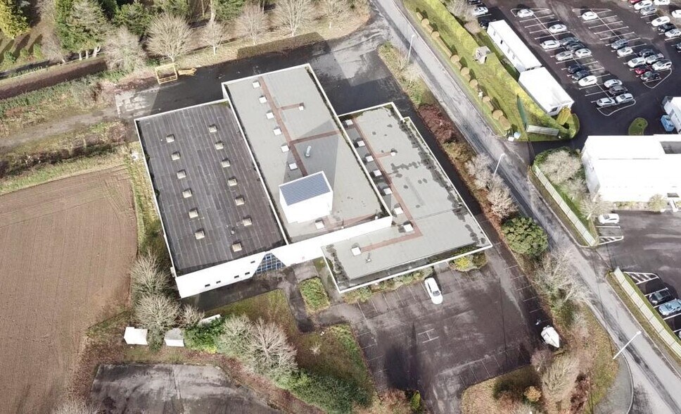 Local d'activités dans Plounévez-Moëdec à vendre - Photo de l’immeuble – Image 2 sur 8