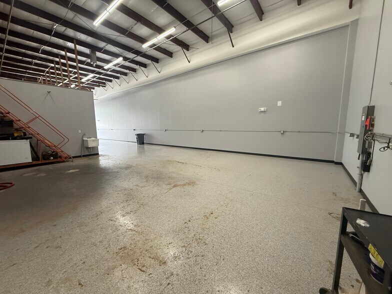 7208 114th Ave, Largo, FL à vendre - Photo de l’immeuble – Image 2 sur 23