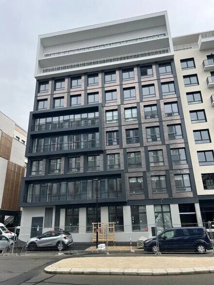 Bureau dans Montigny-le-Bretonneux à vendre - Photo de l’immeuble – Image 1 sur 23