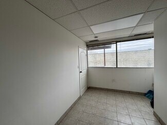 Plus de détails pour 2810 48 Av, Vernon, BC - Bureau à louer