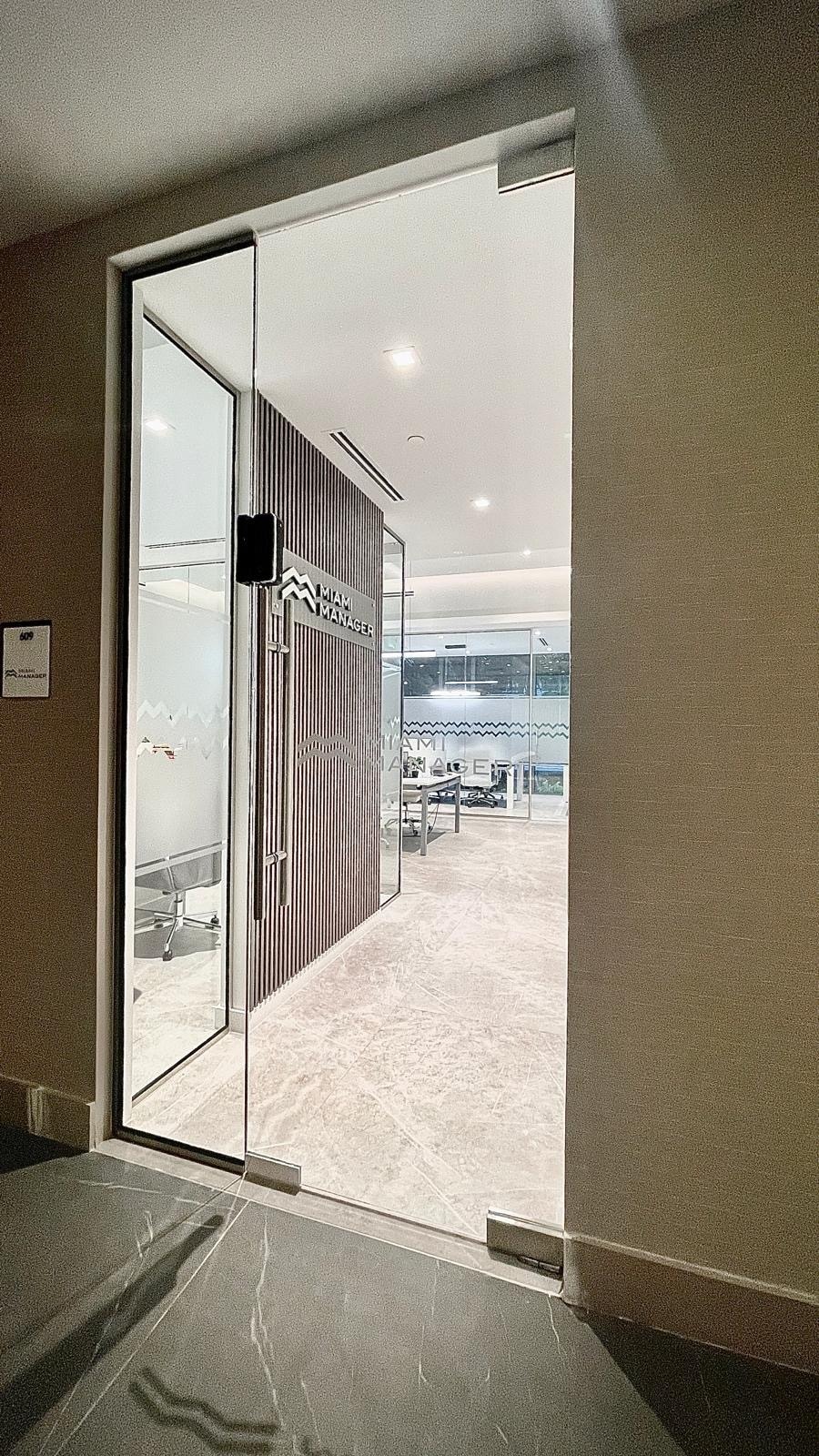 2980 NE 207th St, Aventura, FL à louer Photo intérieure– Image 1 sur 2