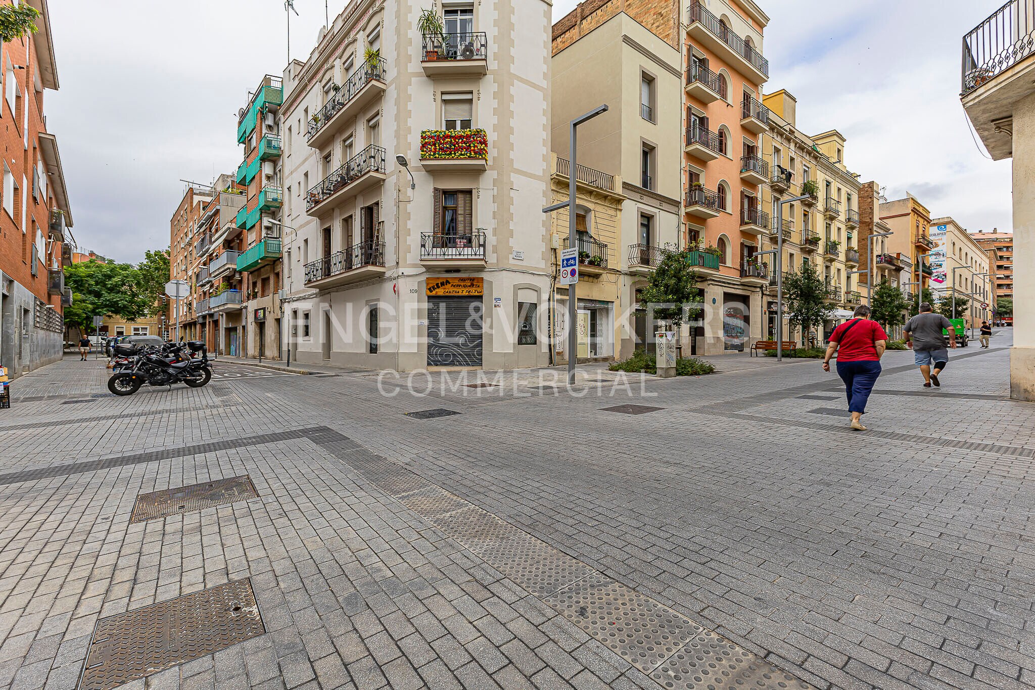 Local commercial dans Barcelone, Barcelona à louer Photo de l’immeuble– Image 1 sur 2