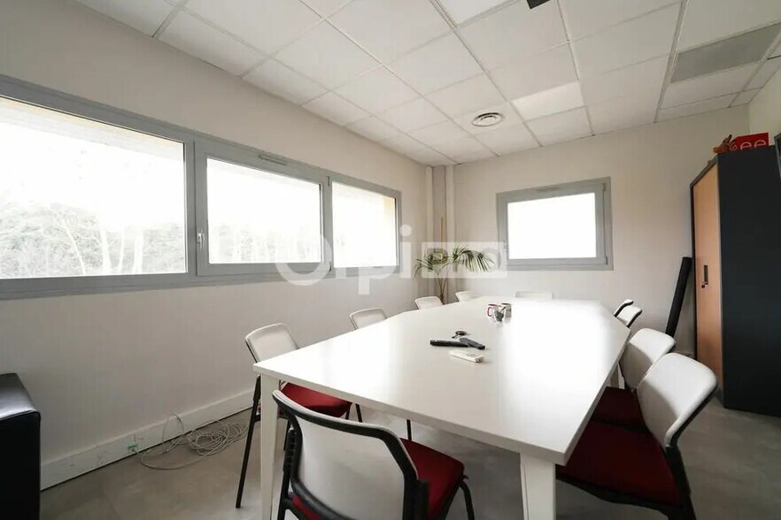 Bureau dans Saint-Priest à louer - Photo de l’immeuble – Image 1 sur 11