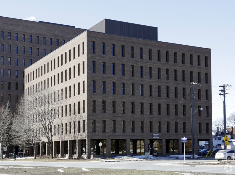 560 Rochester St, Ottawa, ON à louer - Photo de l’immeuble – Image 3 sur 4