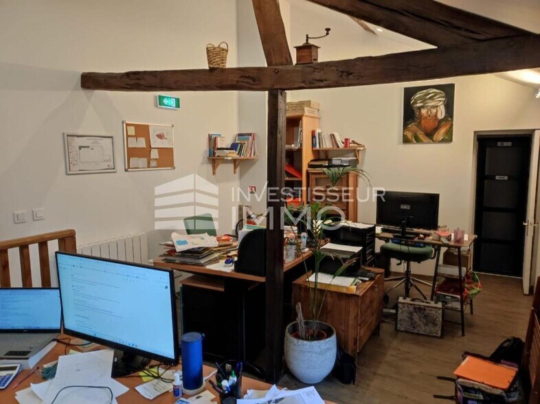 Bureau dans Viry Chatillon à louer - Photo de l’immeuble – Image 1 sur 3