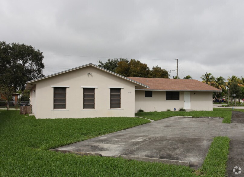 205-207 N 59th Ave, Hollywood, FL à vendre - Photo de l’immeuble – Image 2 sur 2