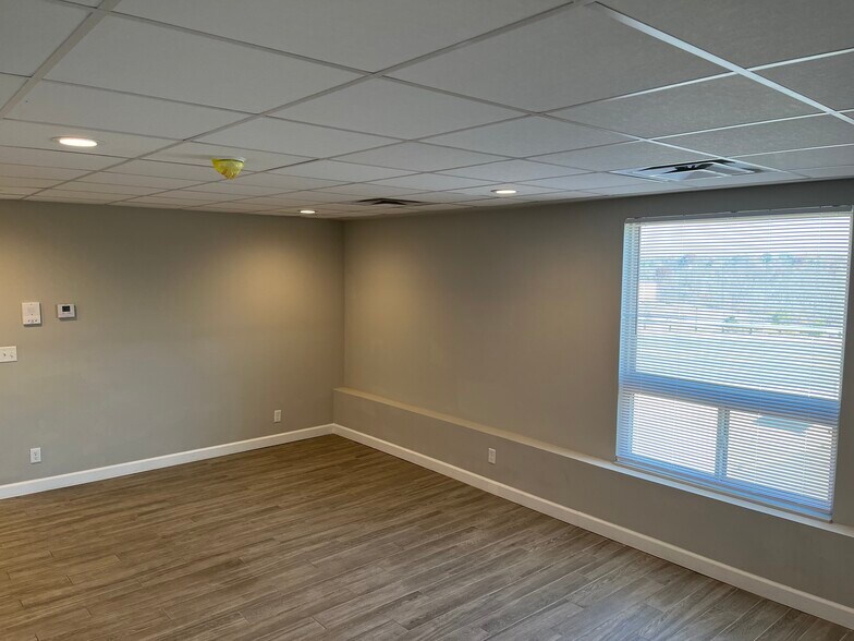 5843 Harrison Ave, Cincinnati, OH à vendre - Photo intérieure – Image 3 sur 8