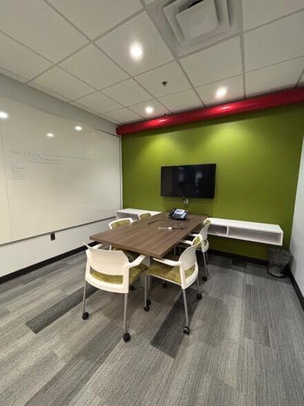 330-332 E Lincoln Ave, Royal Oak, MI à louer - Photo de l’immeuble – Image 3 sur 14