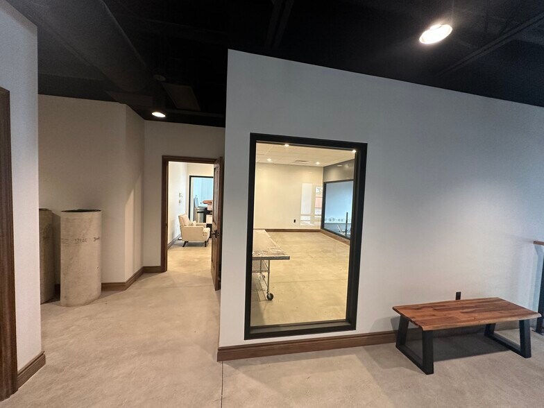 10555 Grand River Ave, Brighton, MI à louer - Photo intérieure – Image 3 sur 7