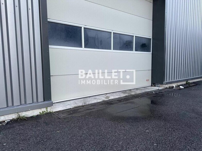Industriel/Logistique dans Fréjus à louer - Photo de l’immeuble – Image 3 sur 4