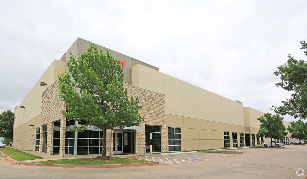 700 Freeport Pky, Coppell, TX à louer - Photo de l’immeuble – Image 1 sur 3