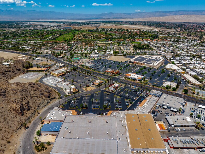 67555 E Palm Canyon Dr, Cathedral City, CA à vendre - Photo de l’immeuble – Image 3 sur 23