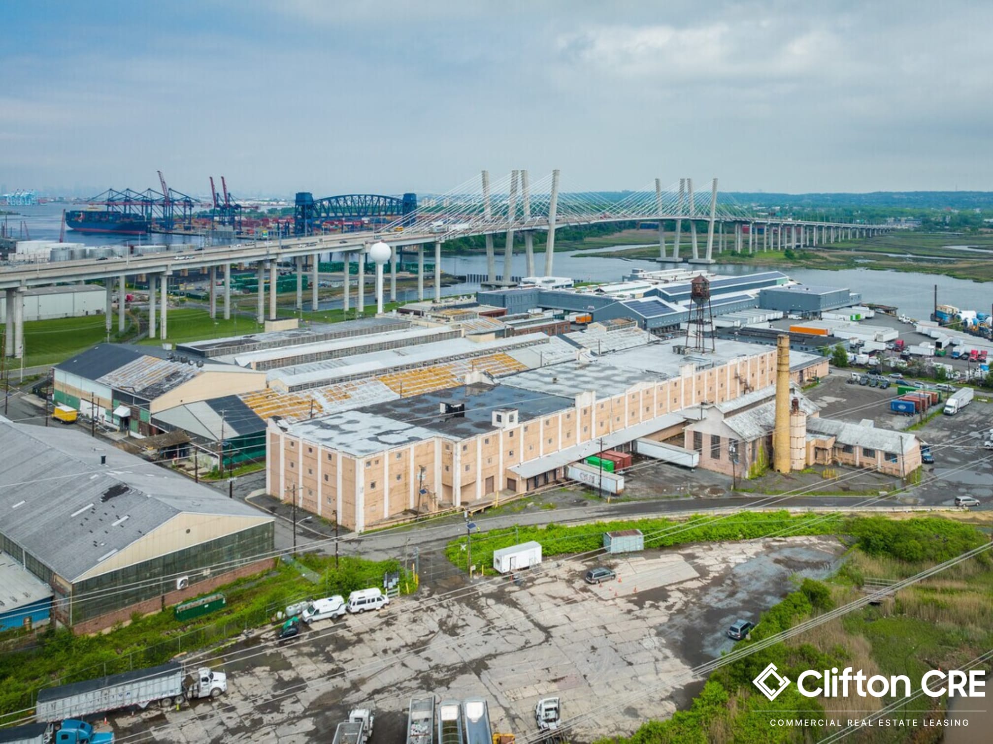 735 S Front st, Elizabeth, NJ à louer Photo principale– Image 1 sur 13