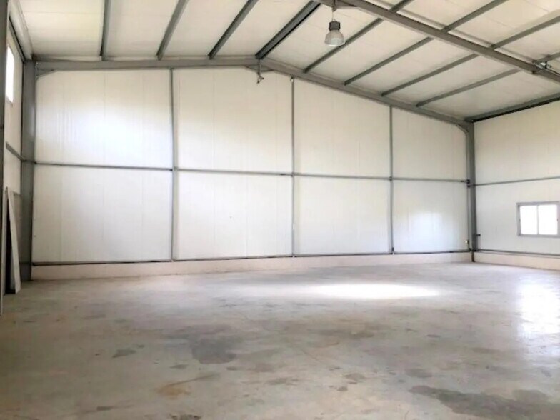 Local d’activités dans Saint-Germain-de-la-Grange à louer - Photo de l’immeuble – Image 3 sur 8