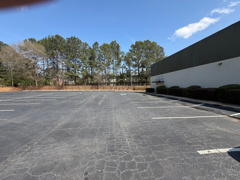 1225 Cedar Shoals Dr, Athens, GA à louer - Photo de l’immeuble – Image 3 sur 7