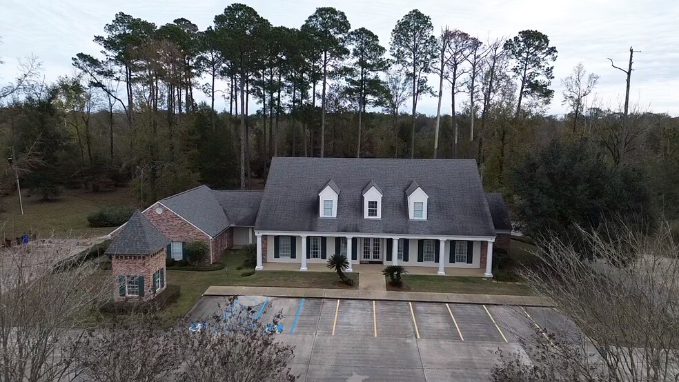 2552 Highway 964, Saint Francisville, LA à louer - Photo de l’immeuble – Image 2 sur 12
