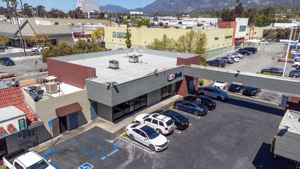 3681-3689 E Colorado Blvd, Pasadena, CA à louer - Photo de l’immeuble – Image 2 sur 11