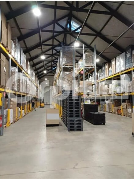 Local d’activités dans Le Cheylas à louer - Photo de l’immeuble – Image 1 sur 4