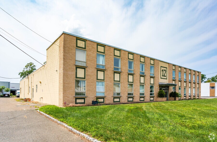 12 Spielman Rd, Fairfield, NJ à louer - Photo de l’immeuble – Image 1 sur 6