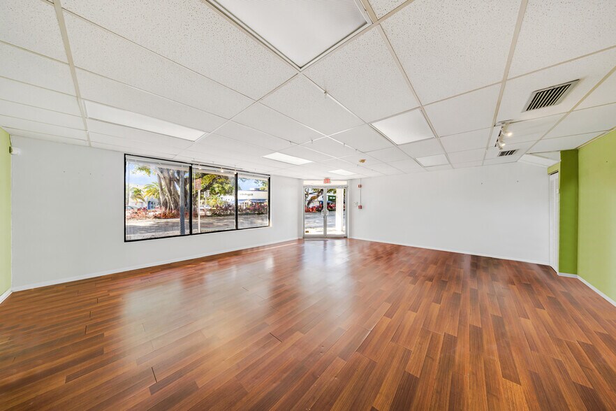 1235 SW 22nd St, Miami, FL à louer - Photo de l’immeuble – Image 2 sur 23
