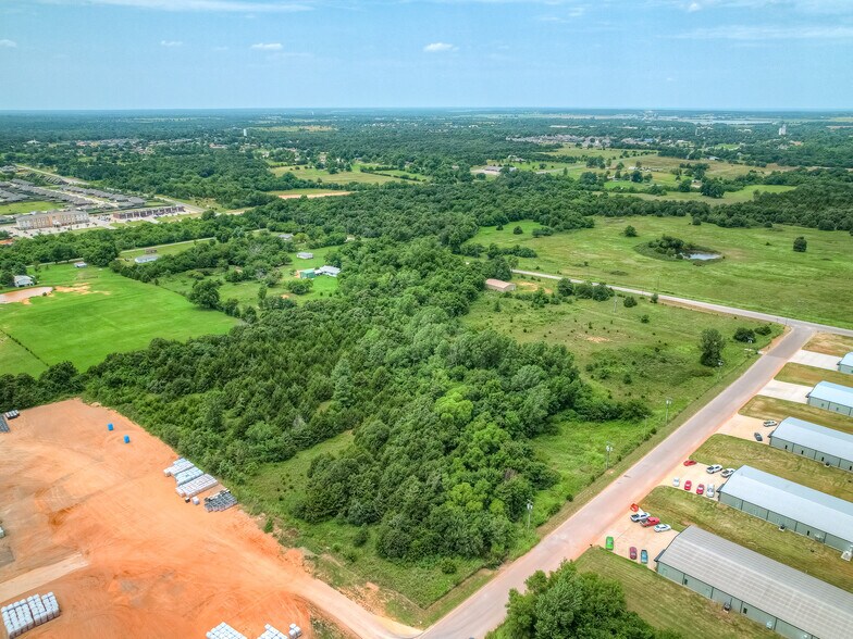 373 Howard Blvd, Harrah, OK à vendre - Photo de l’immeuble – Image 2 sur 18