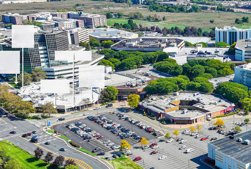 700 Plaza Dr, Secaucus, NJ à louer Photo de l’immeuble– Image 1 sur 5