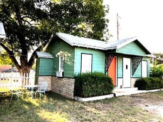 Plus de détails pour 702 W Wallace St, San Saba, TX - Hôtellerie à vendre