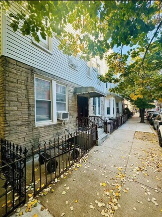 Plus de détails pour 92 Diamond St, Brooklyn, NY - Logement à vendre