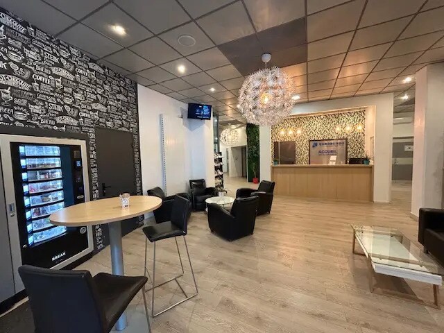Bureau dans Marseille à louer - Photo de l’immeuble – Image 2 sur 10