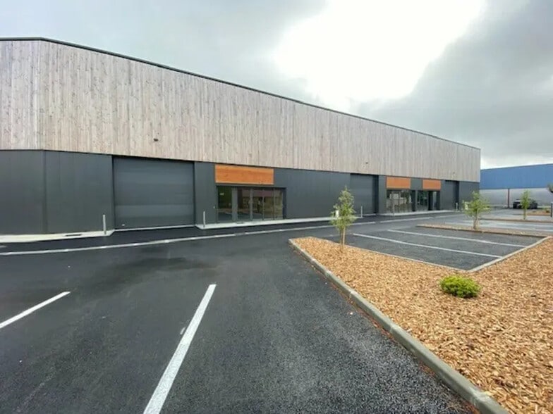 Local d'activités dans Andernos-les-Bains à vendre - Photo de l’immeuble – Image 2 sur 12