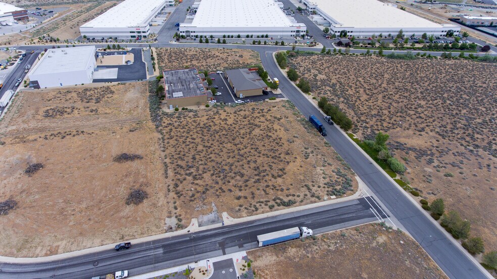 205 Distribution dr, Sparks, NV à vendre - Photo de l’immeuble – Image 2 sur 8