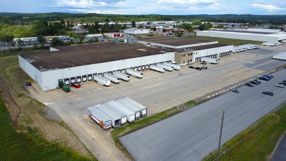 851 Beaver Dr, Du Bois, PA à louer - Photo de l’immeuble – Image 3 sur 15