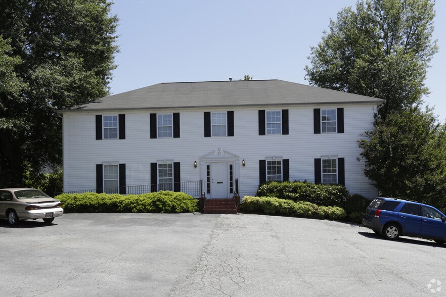 1326 Haywood Rd, Greenville, SC à louer - Photo principale – Image 1 sur 3