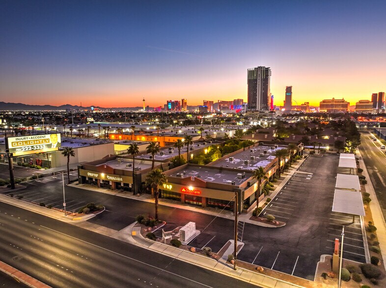 4270 S Decatur Blvd, Las Vegas, NV à louer - Photo de l’immeuble – Image 2 sur 9