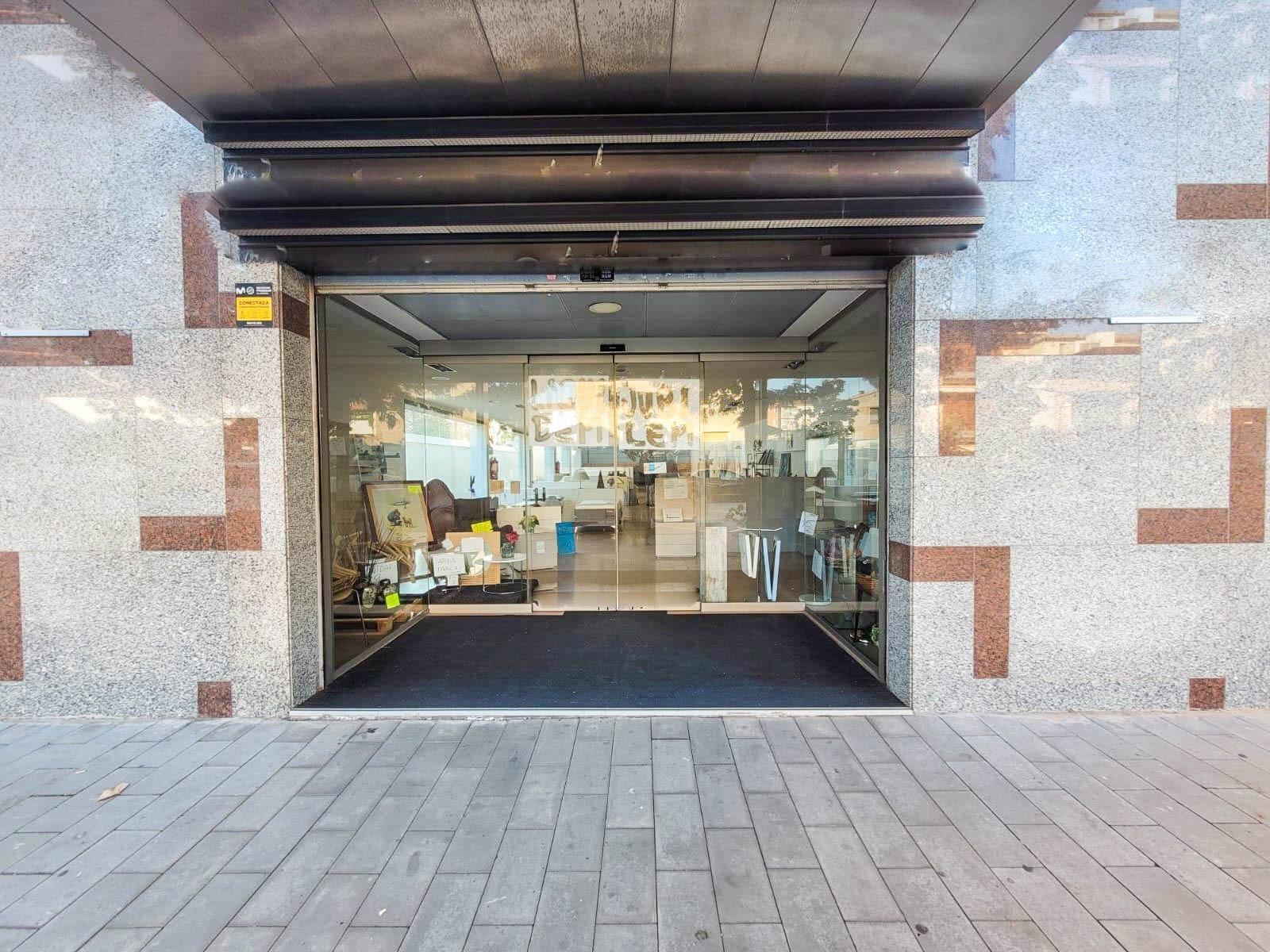 Local commercial dans Martorell, Barcelona à louer Photo de l’immeuble– Image 1 sur 6