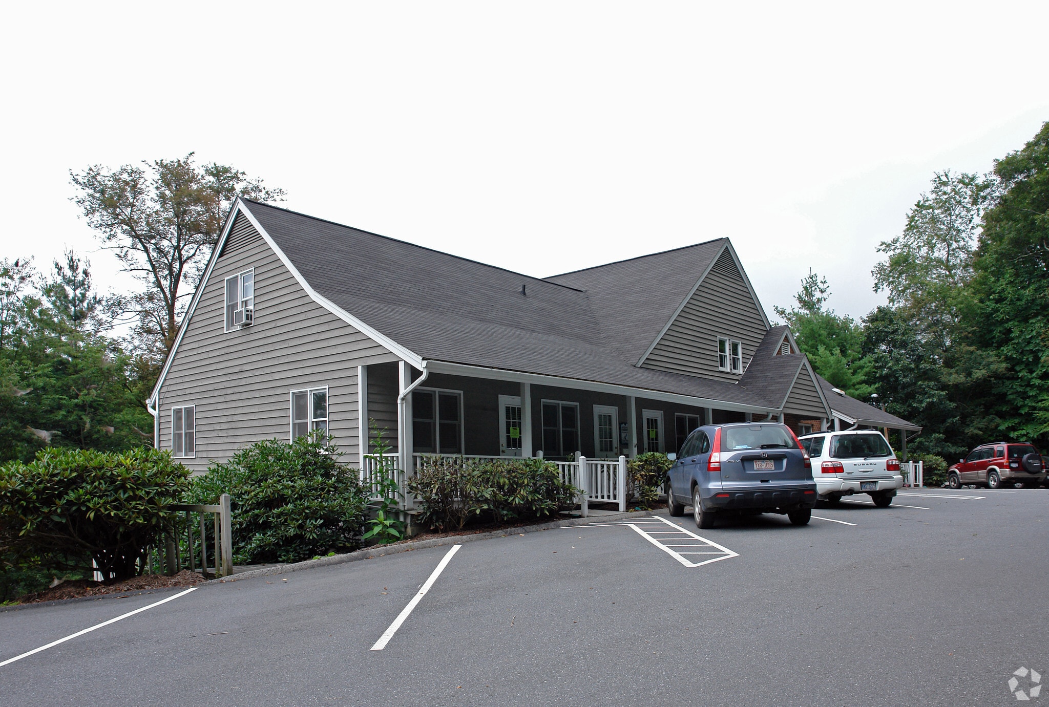 1064 Meadowview Dr, Boone, NC à louer Photo principale– Image 1 sur 4
