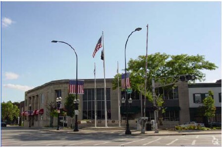 135 Park Ave, Barrington, IL à vendre - Photo de l’immeuble – Image 2 sur 30