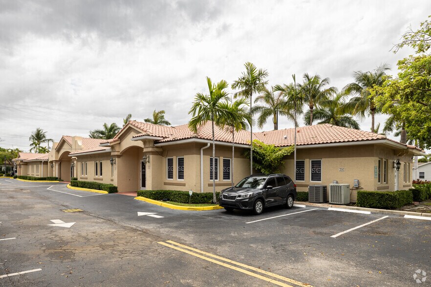 650-660 E Hillsboro Blvd, Deerfield Beach, FL à louer - Photo principale – Image 1 sur 11