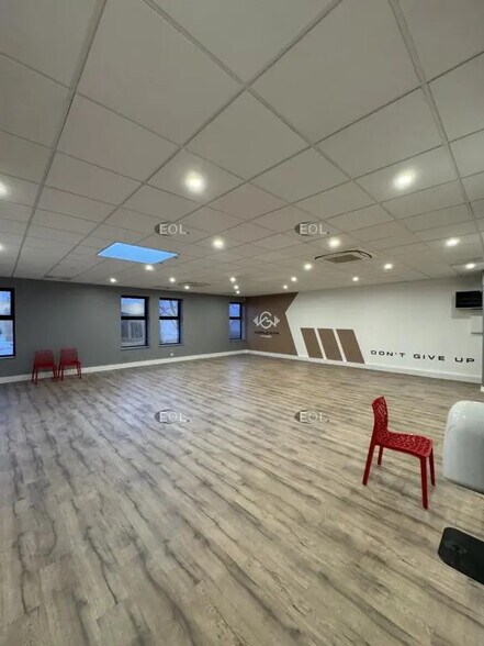 Local d’activités dans Champigny-sur-Marne à louer - Photo de l’immeuble – Image 3 sur 13