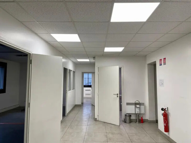 Local d'activités dans Collégien à vendre - Photo intérieure – Image 3 sur 4