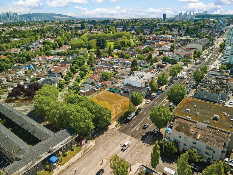 4580 Sidney St, Vancouver, BC à vendre - Photo de l’immeuble – Image 3 sur 6