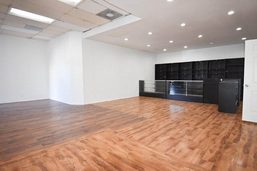 11142 Burbank Blvd, North Hollywood, CA à louer - Photo de l’immeuble – Image 2 sur 5