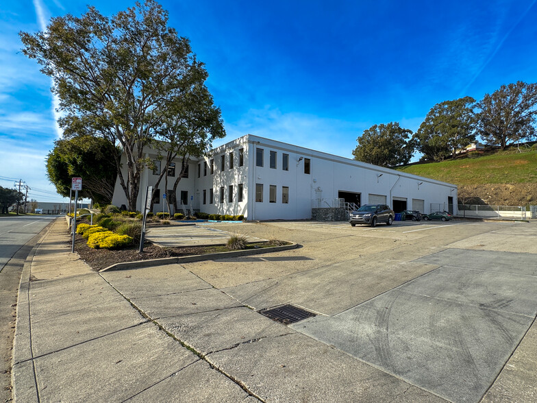 415-425 E Grand Ave, South San Francisco, CA à louer - Photo de l’immeuble – Image 2 sur 9