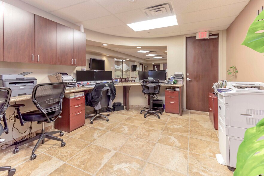 12600 Pembroke Rd, Miramar, FL à louer - Photo de l’immeuble – Image 3 sur 12