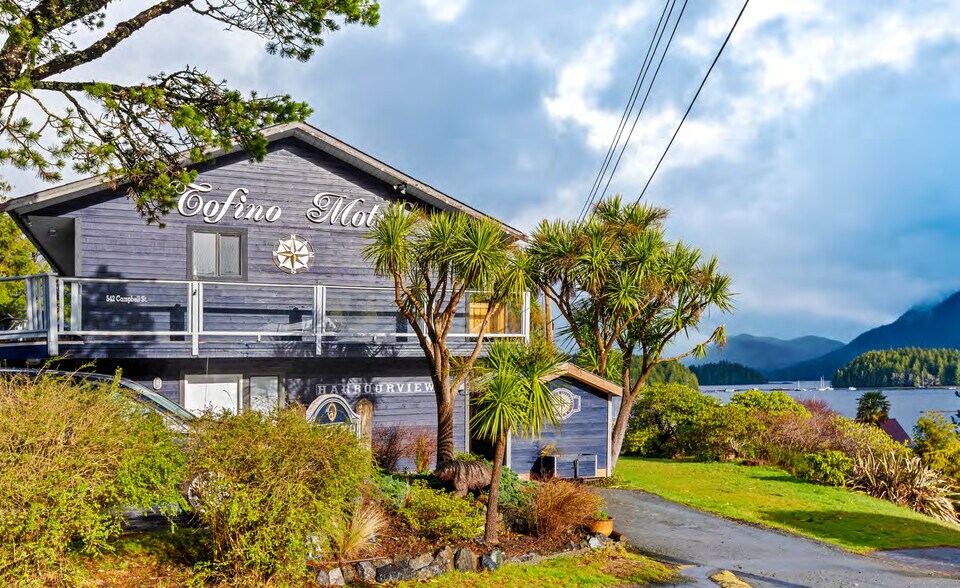 542 Campbell St, Tofino, BC à vendre - Photo de l’immeuble – Image 2 sur 13