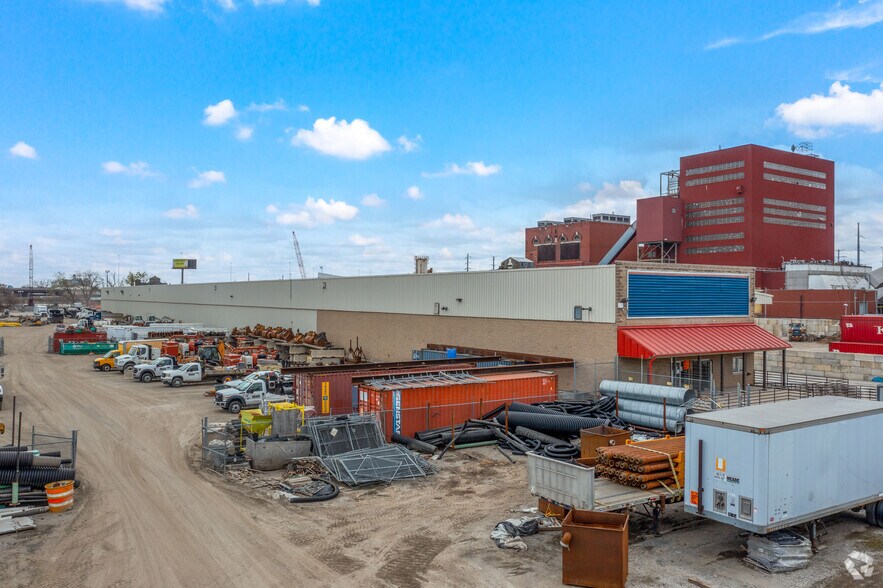 977 W Cermak Rd, Chicago, IL à louer - Photo de l’immeuble – Image 2 sur 7