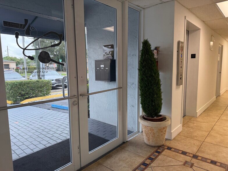 600 NW 35th Ave, Miami, FL à louer - Photo de l’immeuble – Image 2 sur 19